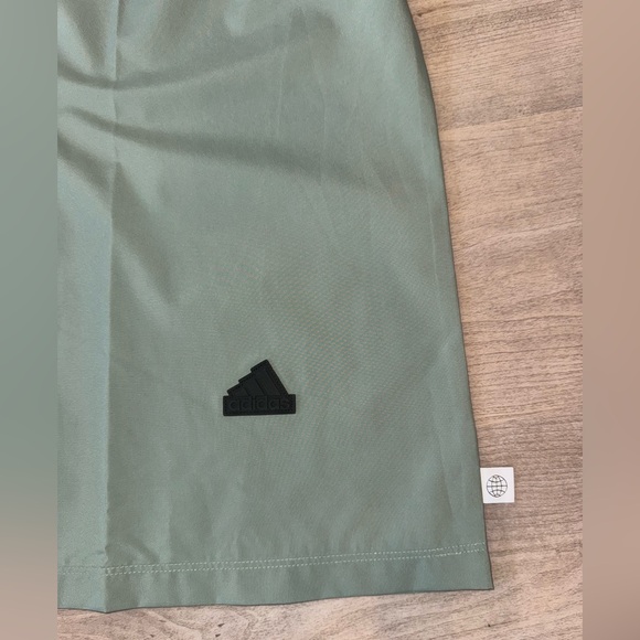 Adidas Utility OverSized Shirt - Picture 7 of 8